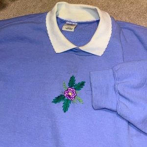 Vintage floral embroidered sweatshirt with sewn in collar.